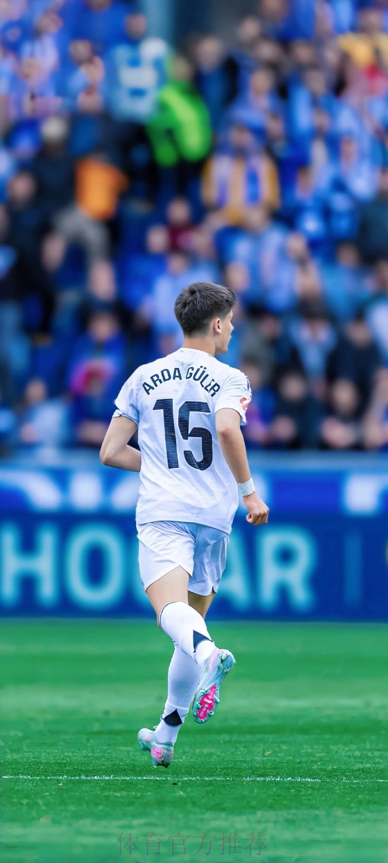 阿斯：皇马&塞维关注特内里费17岁中场马丁